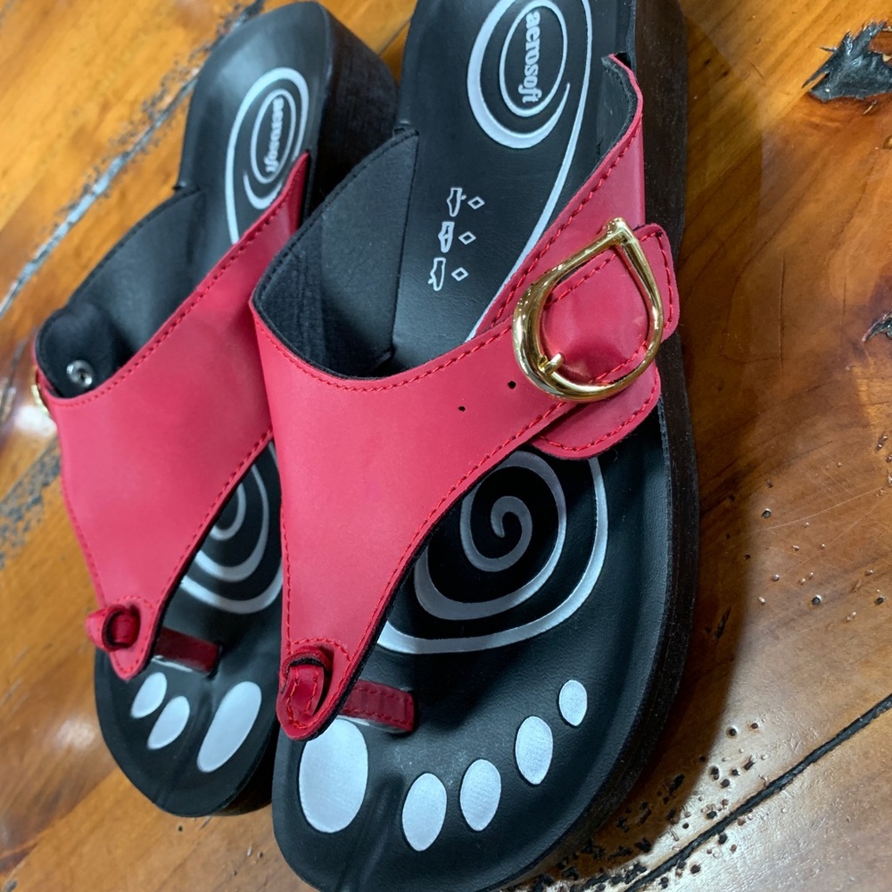 NWOT Aerosoft sandals